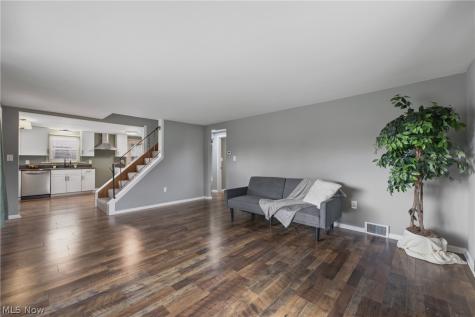 712 Mcdaniel Avenue Minerva OH 44657