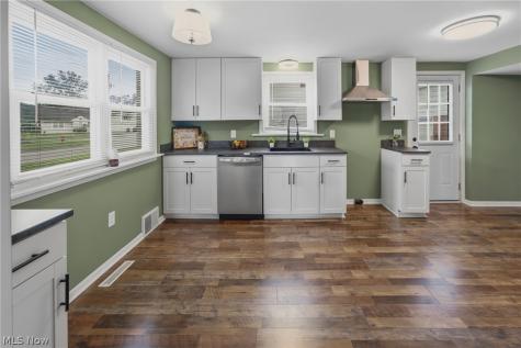 712 Mcdaniel Avenue Minerva OH 44657