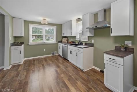 712 Mcdaniel Avenue Minerva OH 44657