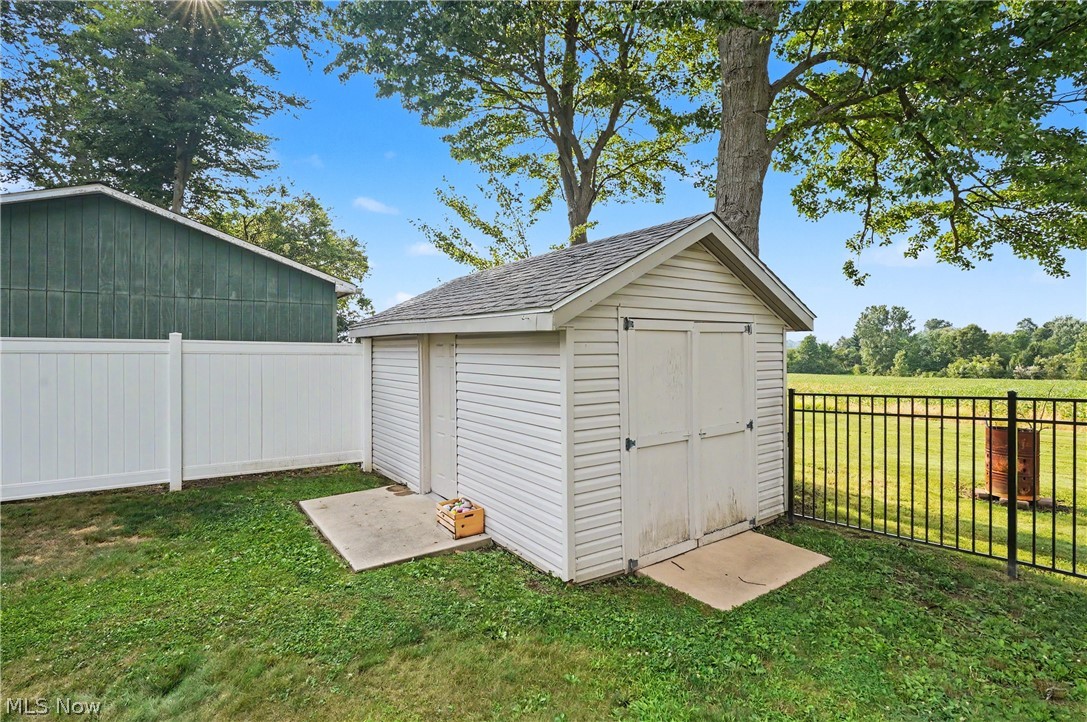 118 Robinwood Drive New Middletown OH 44442