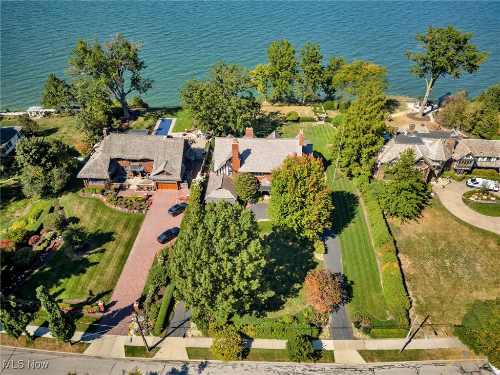 17820 Lake Avenue Lakewood OH 44107