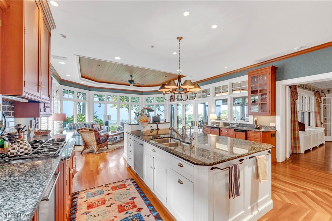 17820 Lake Avenue Lakewood OH 44107