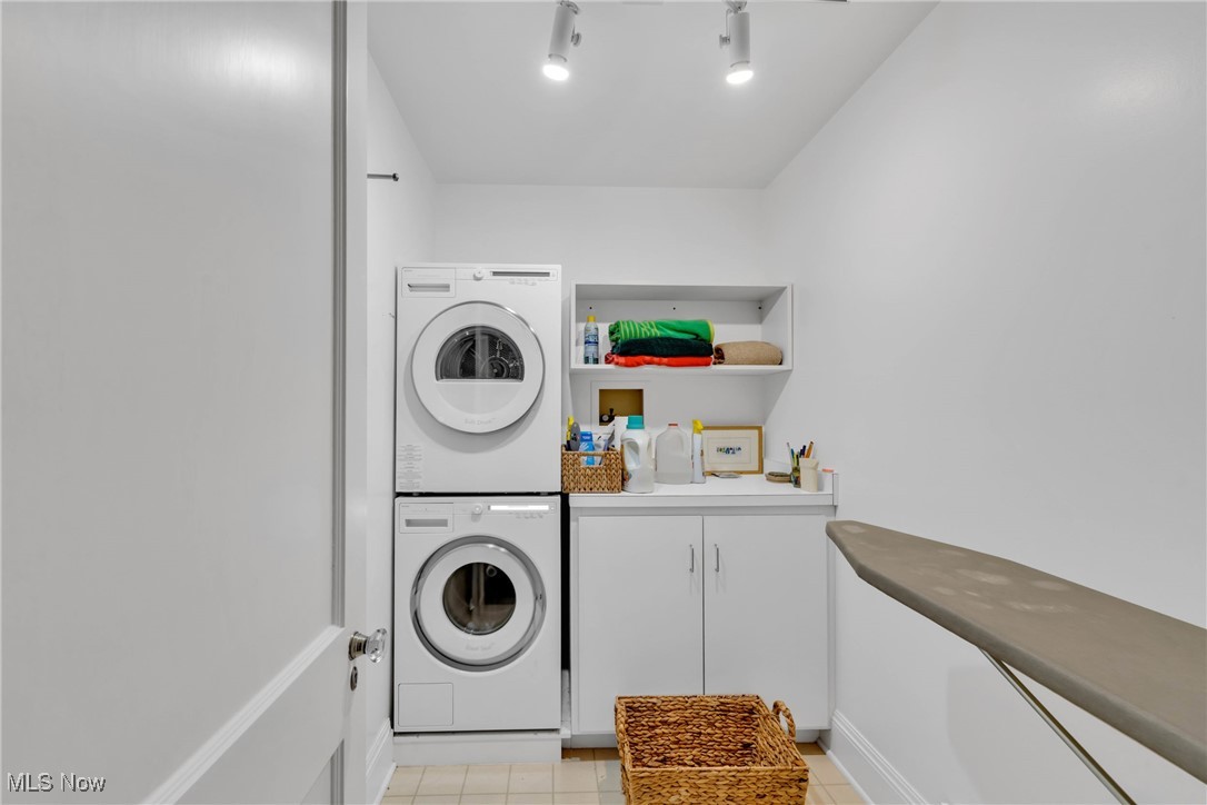 17820 Lake Avenue Lakewood OH 44107