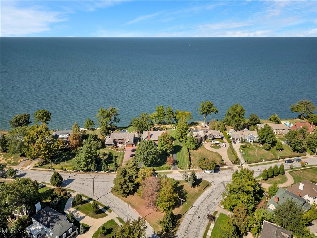 17820 Lake Avenue Lakewood OH 44107