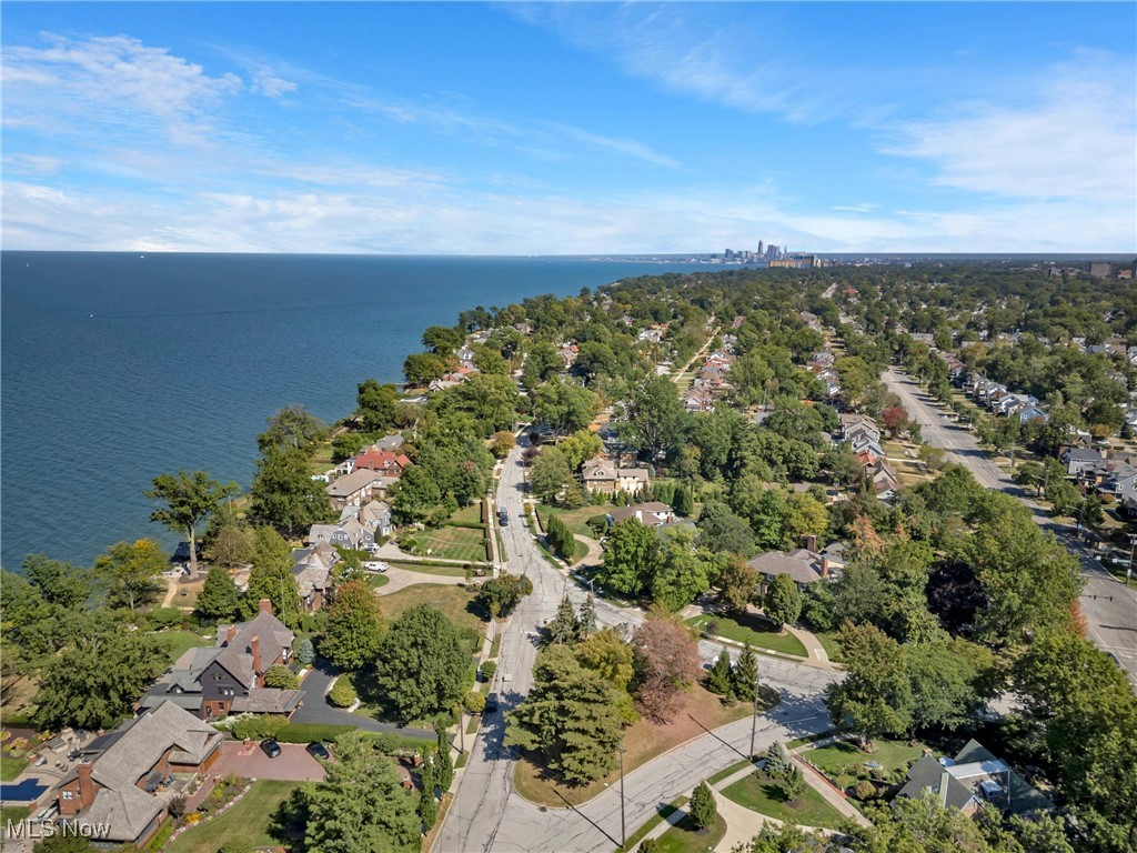 17820 Lake Avenue Lakewood OH 44107