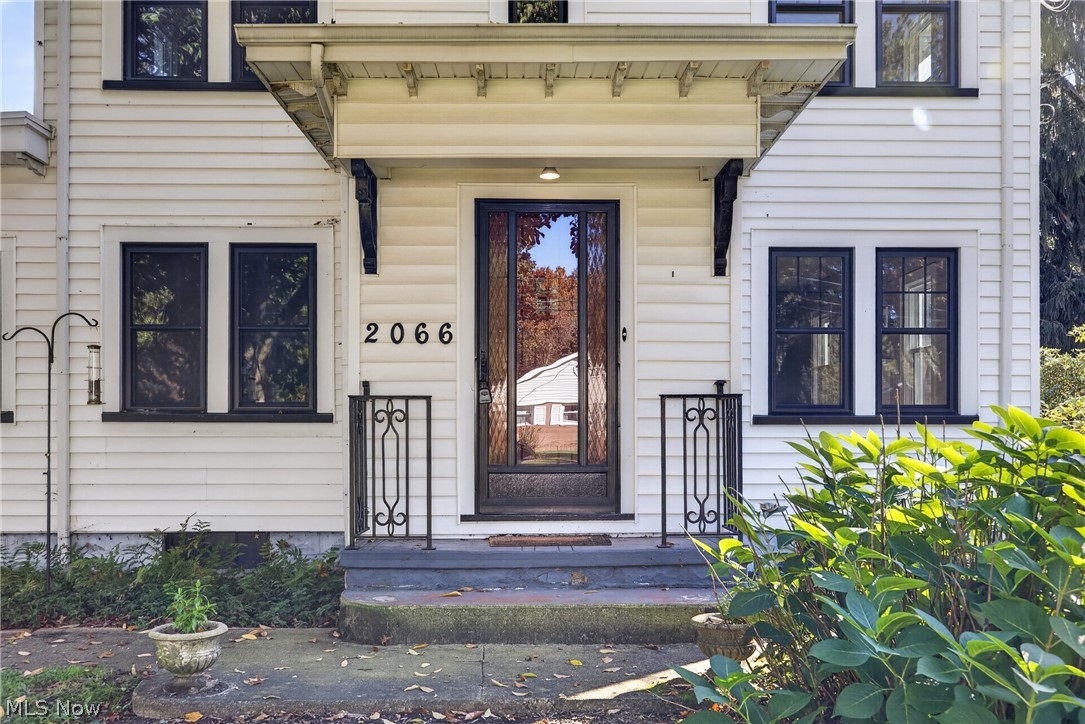 2066 Waycross Avenue Akron OH 44320