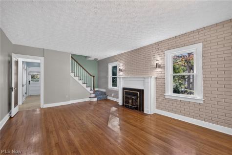 2066 Waycross Avenue Akron OH 44320
