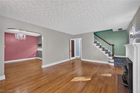 2066 Waycross Avenue Akron OH 44320