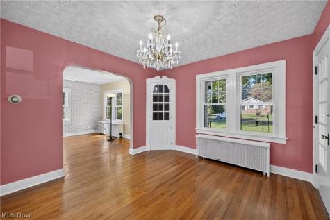 2066 Waycross Avenue Akron OH 44320
