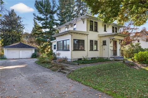 2066 Waycross Avenue Akron OH 44320