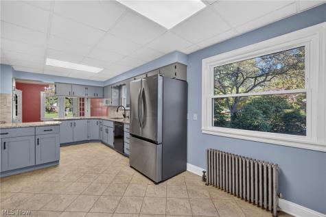2066 Waycross Avenue Akron OH 44320