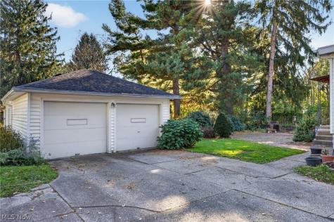 2066 Waycross Avenue Akron OH 44320