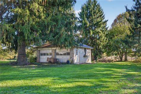 2066 Waycross Avenue Akron OH 44320