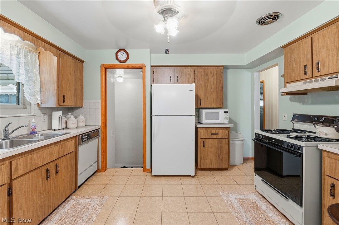 9537 Elsmere Drive Parma OH 44130