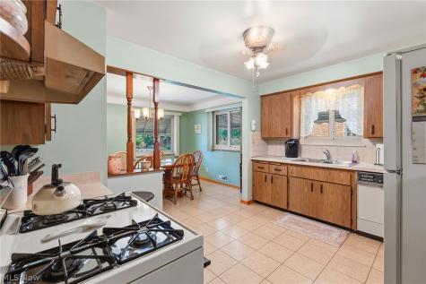 9537 Elsmere Drive Parma OH 44130