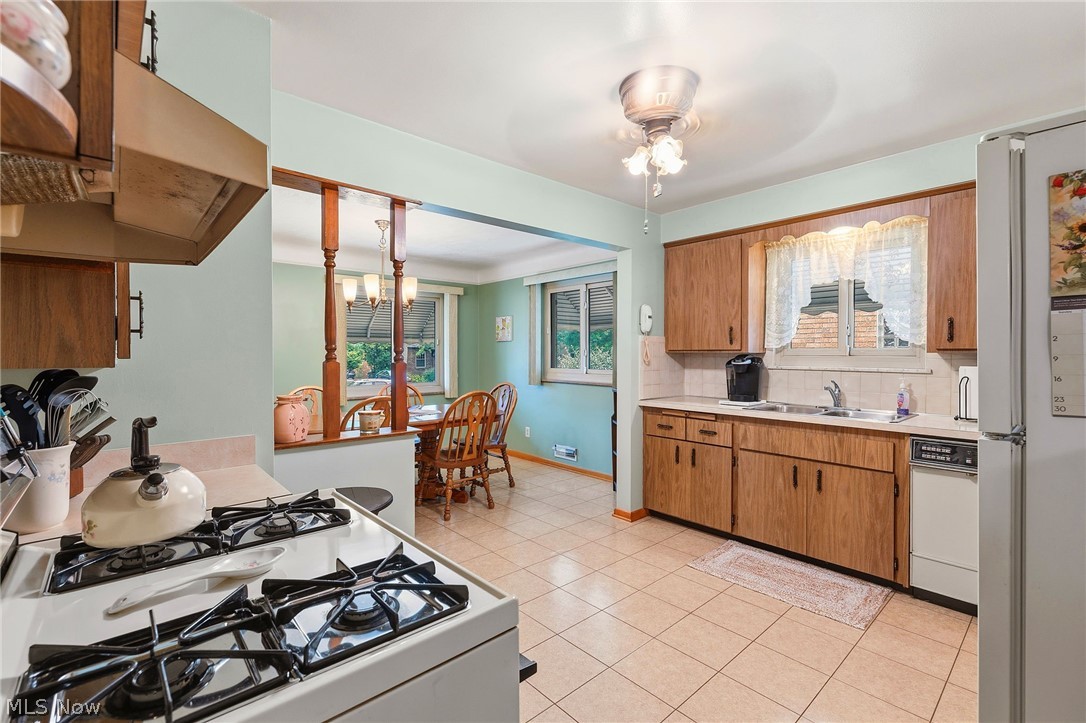 9537 Elsmere Drive Parma OH 44130