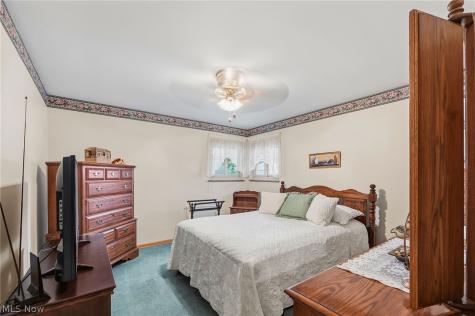 9537 Elsmere Drive Parma OH 44130