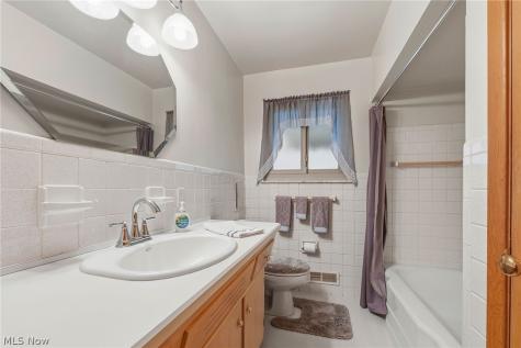 9537 Elsmere Drive Parma OH 44130