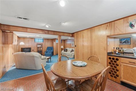 9537 Elsmere Drive Parma OH 44130