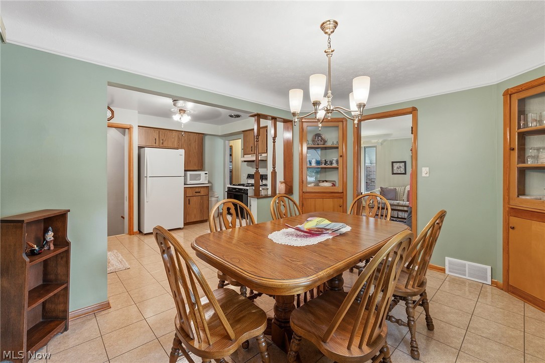 9537 Elsmere Drive Parma OH 44130