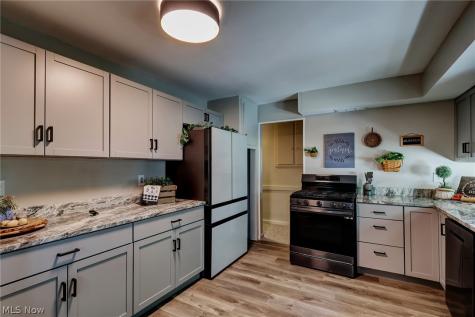454 E 266th Street Euclid OH 44132