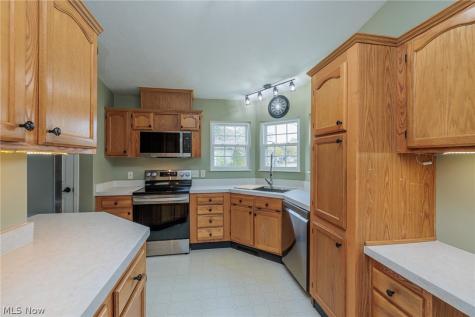 39 Periwinkle Drive Olmsted Twp OH 44138