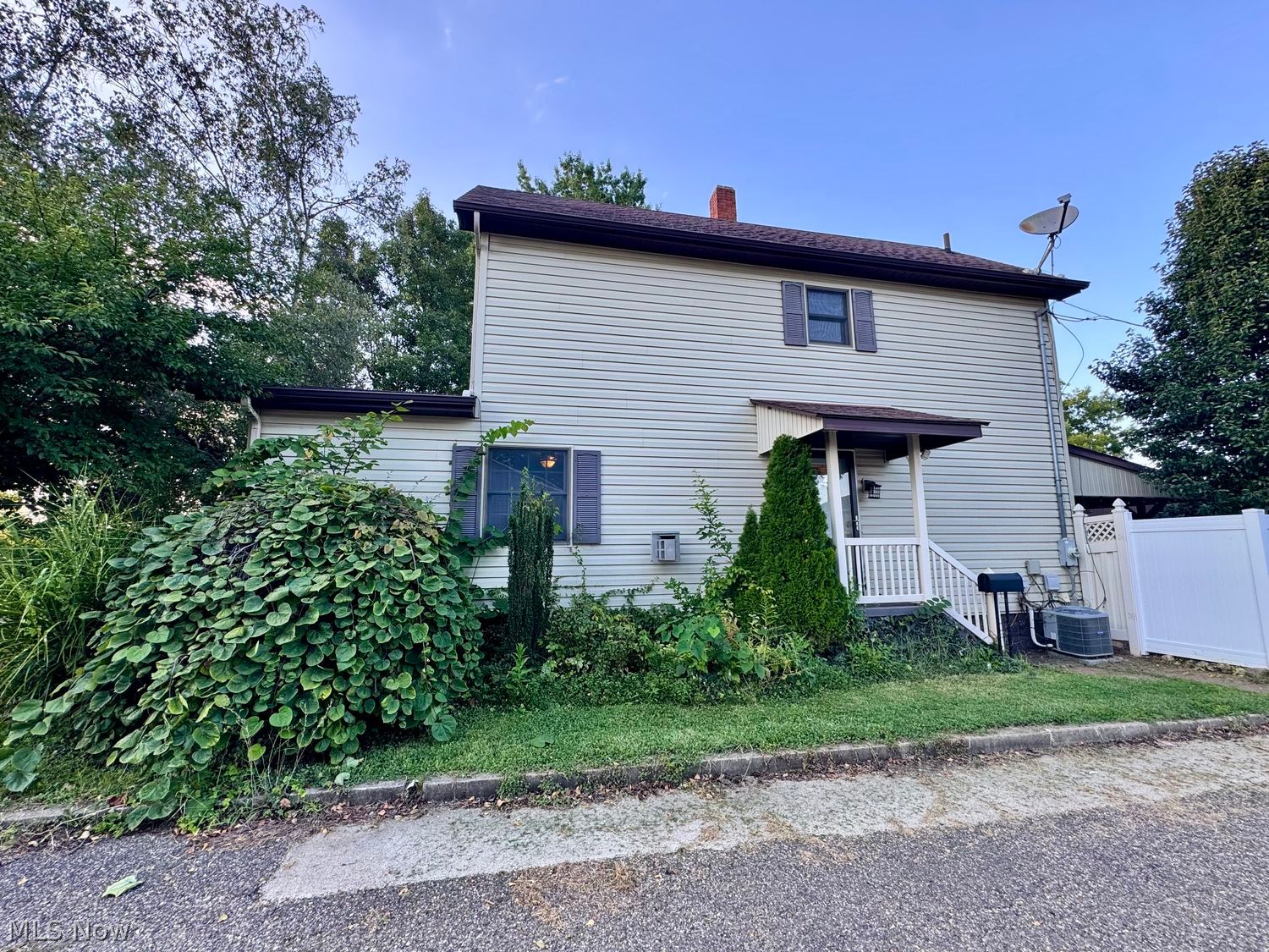 1023 12th Street NW New Philadelphia OH 44663