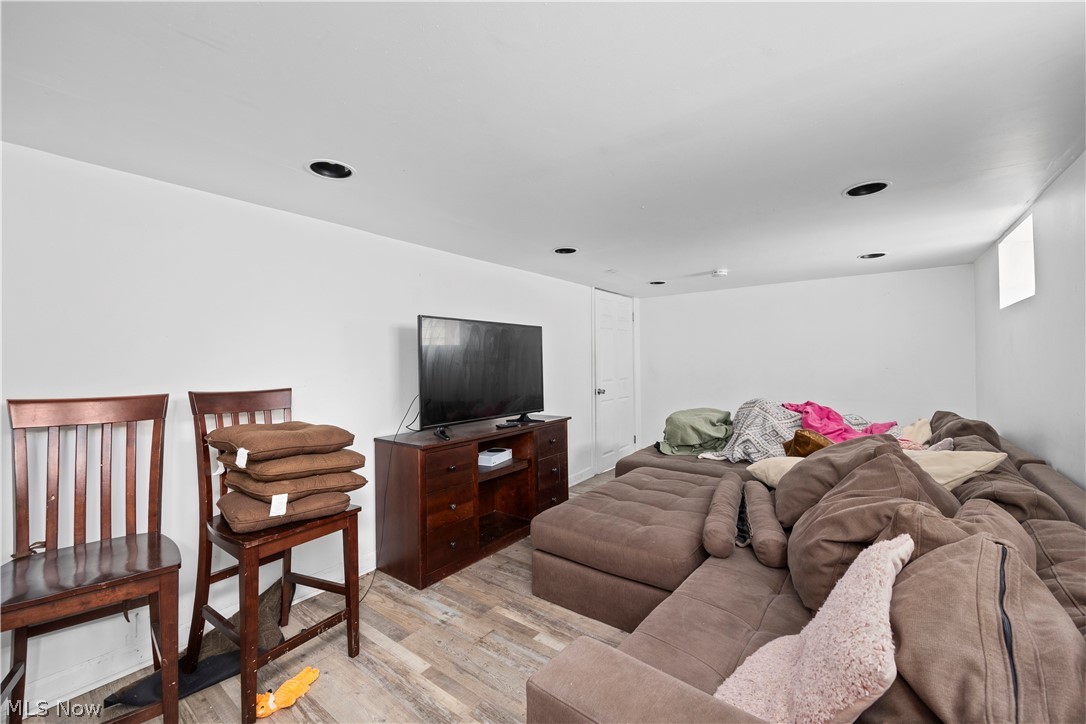 1877 Lawnway Road South Euclid OH 44121