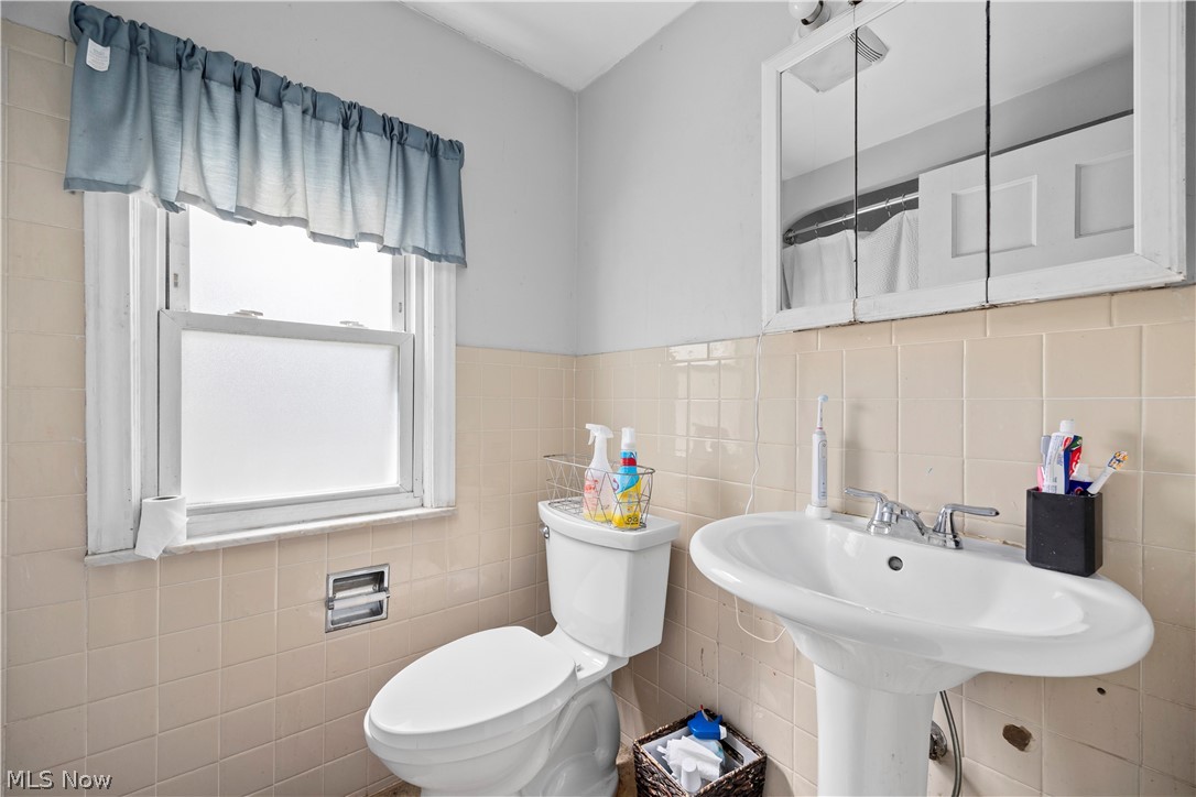 1877 Lawnway Road South Euclid OH 44121