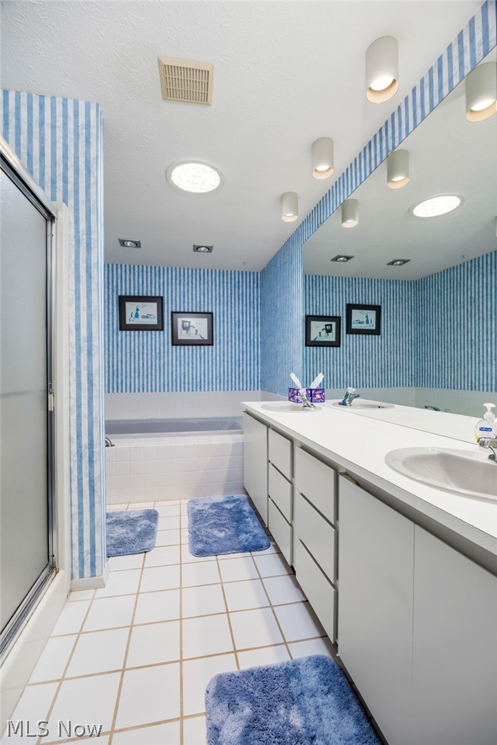 10806 Meadow Trail Strongsville OH 44149