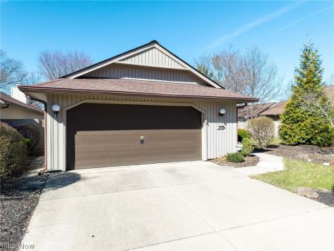 10806 Meadow Trail Strongsville OH 44149