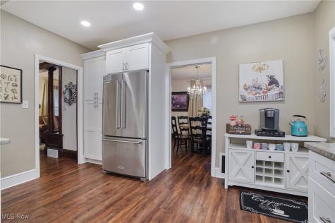 203 N Prospect Avenue Hartville OH 44632