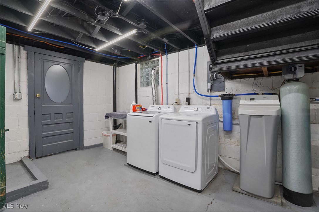 203 N Prospect Avenue Hartville OH 44632