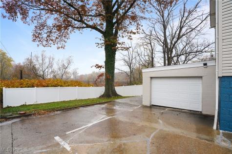 203 N Prospect Avenue Hartville OH 44632
