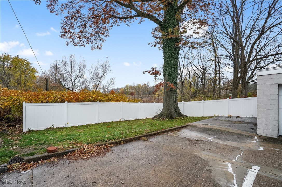 203 N Prospect Avenue Hartville OH 44632