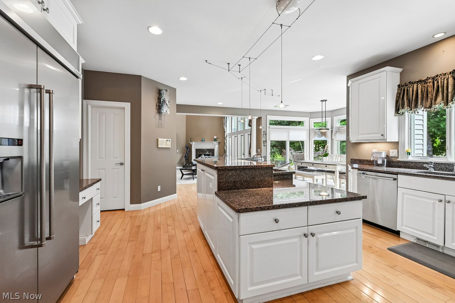 379 E Glen Eagle Drive Highland Heights OH 44143