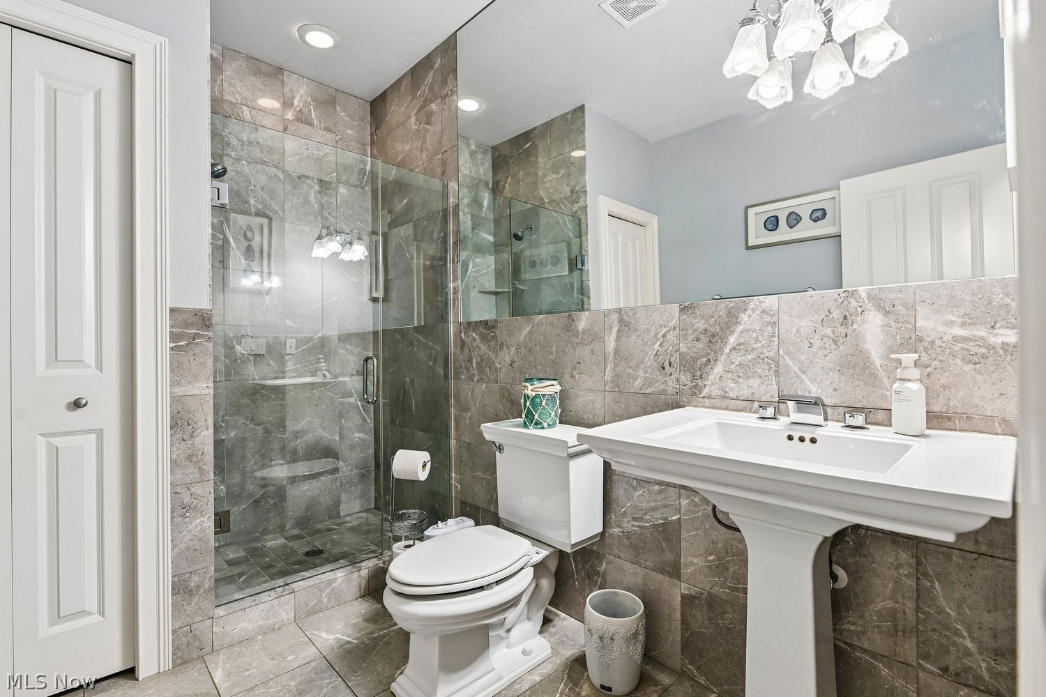379 E Glen Eagle Drive Highland Heights OH 44143