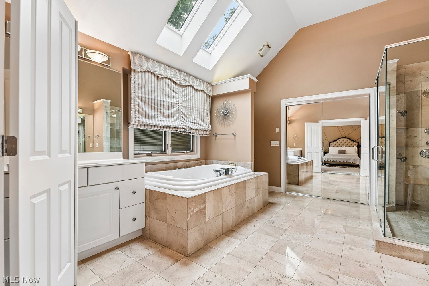379 E Glen Eagle Drive Highland Heights OH 44143