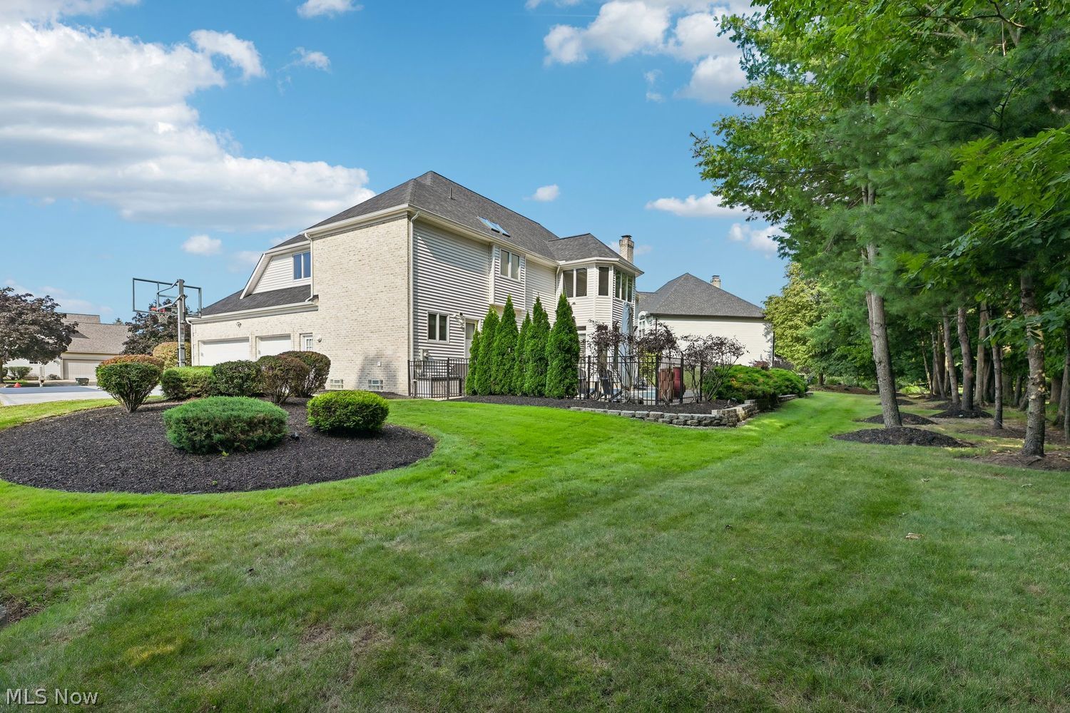 379 E Glen Eagle Drive Highland Heights OH 44143