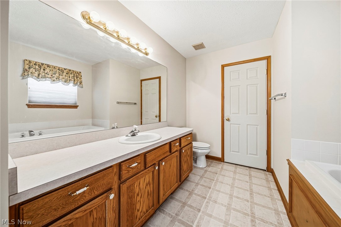 4956 Windsford Circle North Ridgeville OH 44039