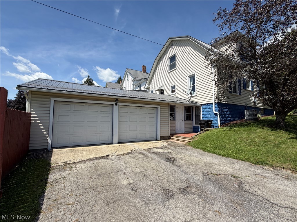 137 E North Avenue East Palestine OH 44413