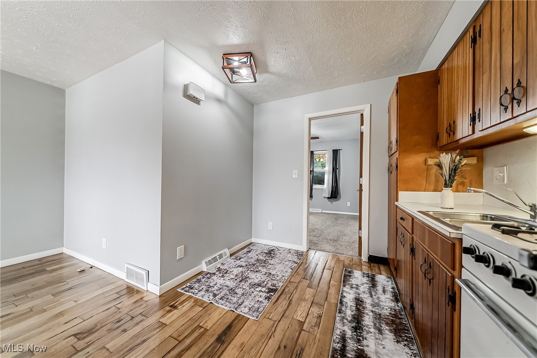 38850 Detroit Road Avon OH 44011