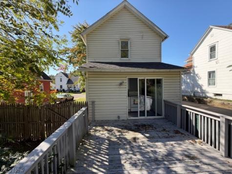 243 NW 19th Barberton OH 44203