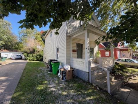 243 NW 19th Barberton OH 44203