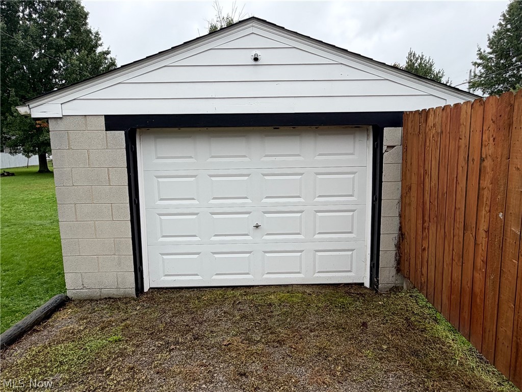 215 E Friend Street E Columbiana OH 44408