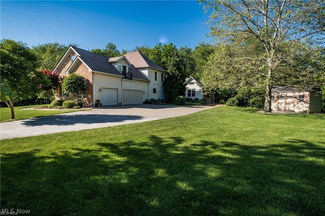 8955 Easton Street NE Louisville OH 44641