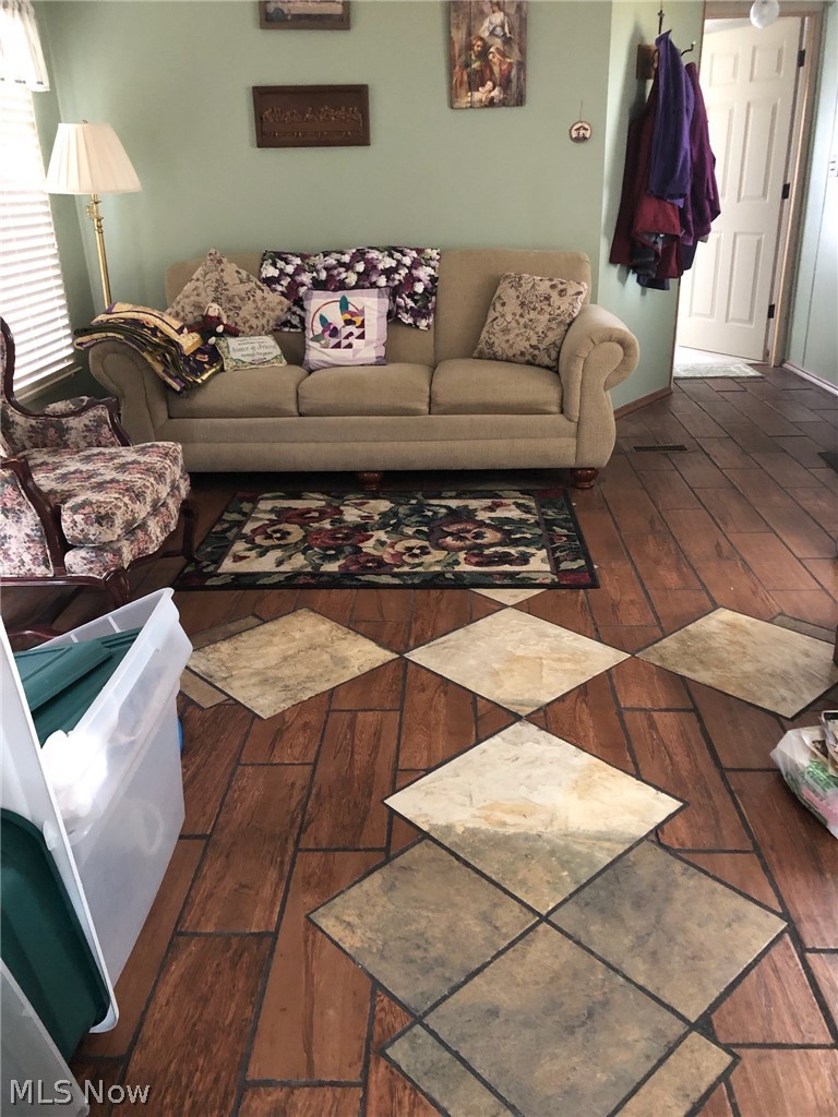 1263 Los Angeles Boulevard NW North Canton OH 44720