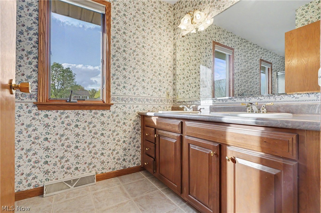 358 Tessa Place Cortland OH 44410