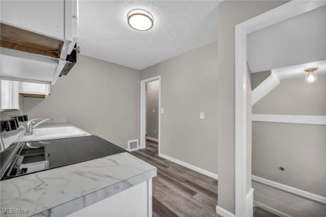1677 Mapledale Road Wickliffe OH 44092