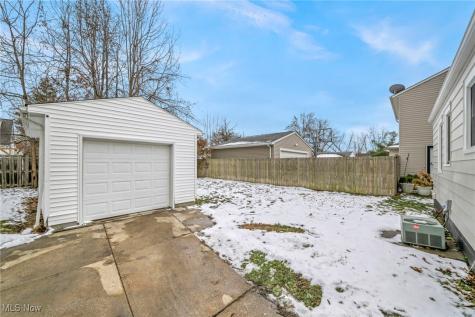 1677 Mapledale Road Wickliffe OH 44092